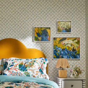 Sophie Robinson Wallpaper Harlequin Wallpaper - pale yellow wallpaper with blue daisy chains in a diamond pattern.